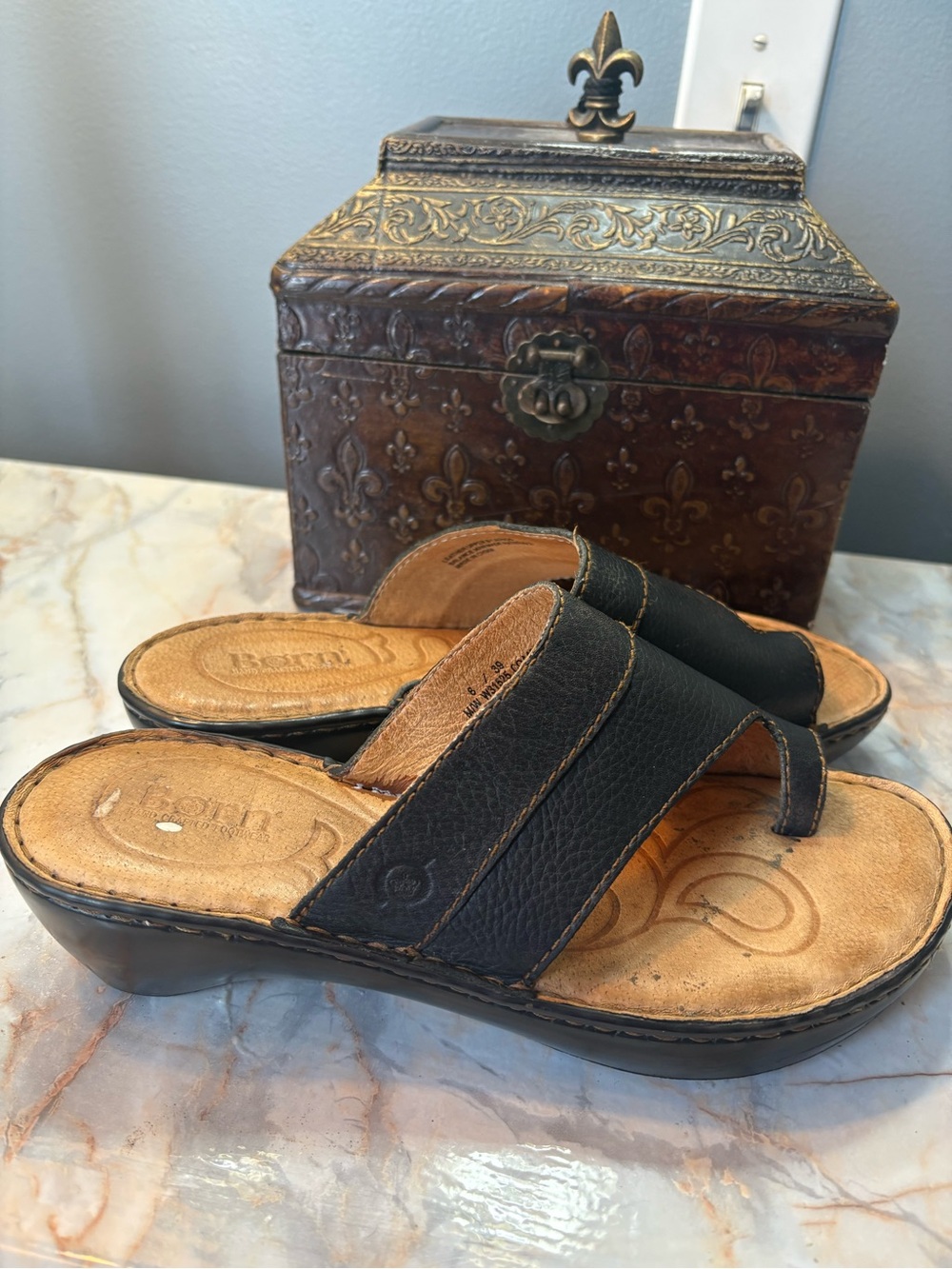 BORN SHOES SANDALS SZ 8 LEATHER UPPER